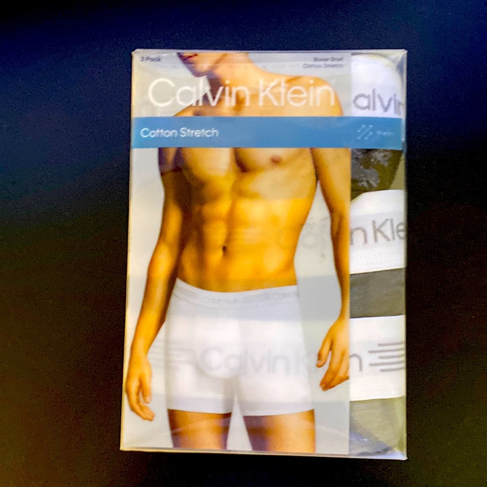 (NEW) Calvin Klein (3 Pack) Boxer Briefs/Cotton Stretch. Black, Gray, Light Gray